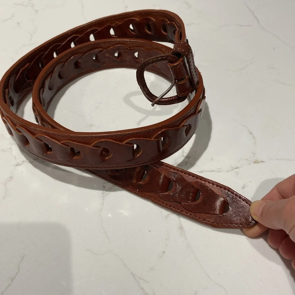 TMS Vintage leather belt with a woven design. The detached buckle Size 42